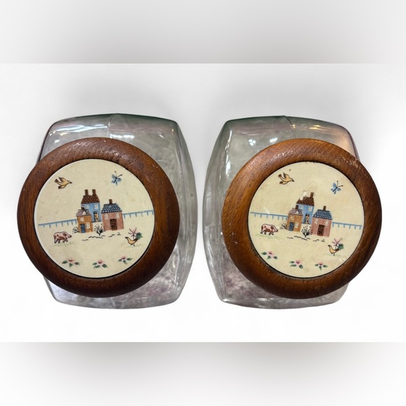 International Heartland Other - 2- VINTAGE HEARTLAND by INTERNATIONAL FARM SCENE CANISTERS